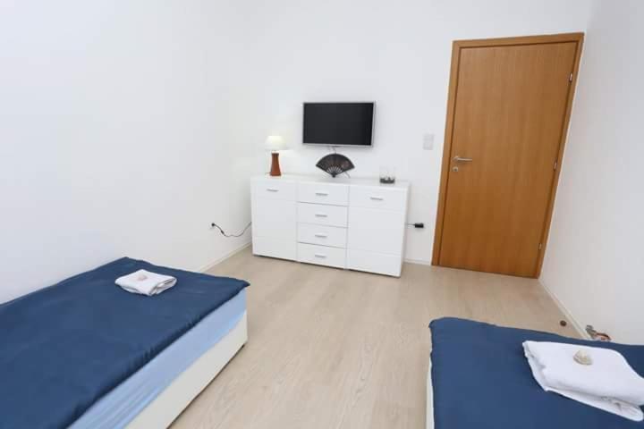 Malkoc Lux *